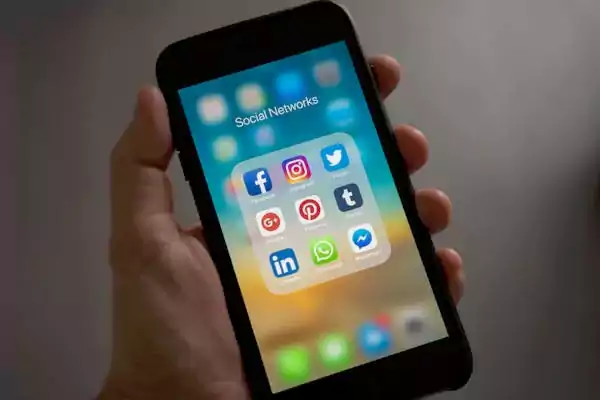 How to use DNI slang on social media