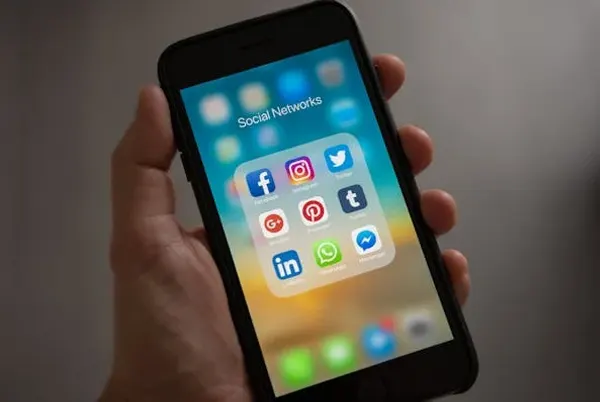 How to use GTS in text and social media?