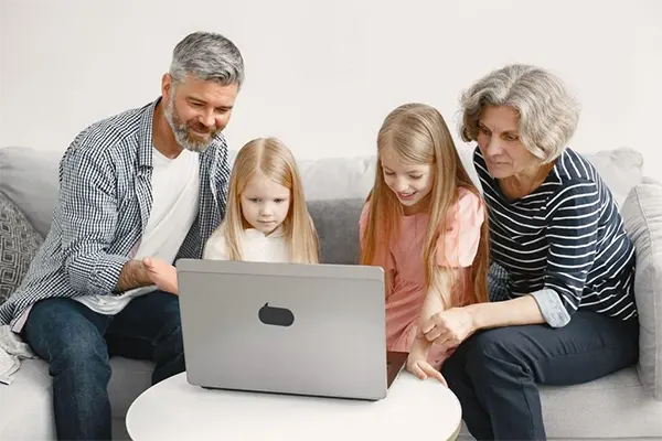 Guardians Supervising Children Internet Use